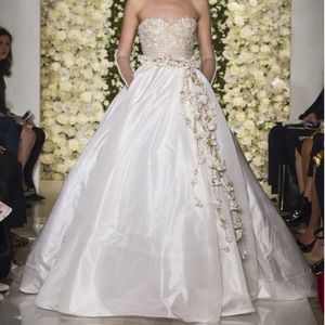 Reem Acra wedding dress - I’m awesome - Kleinfeld